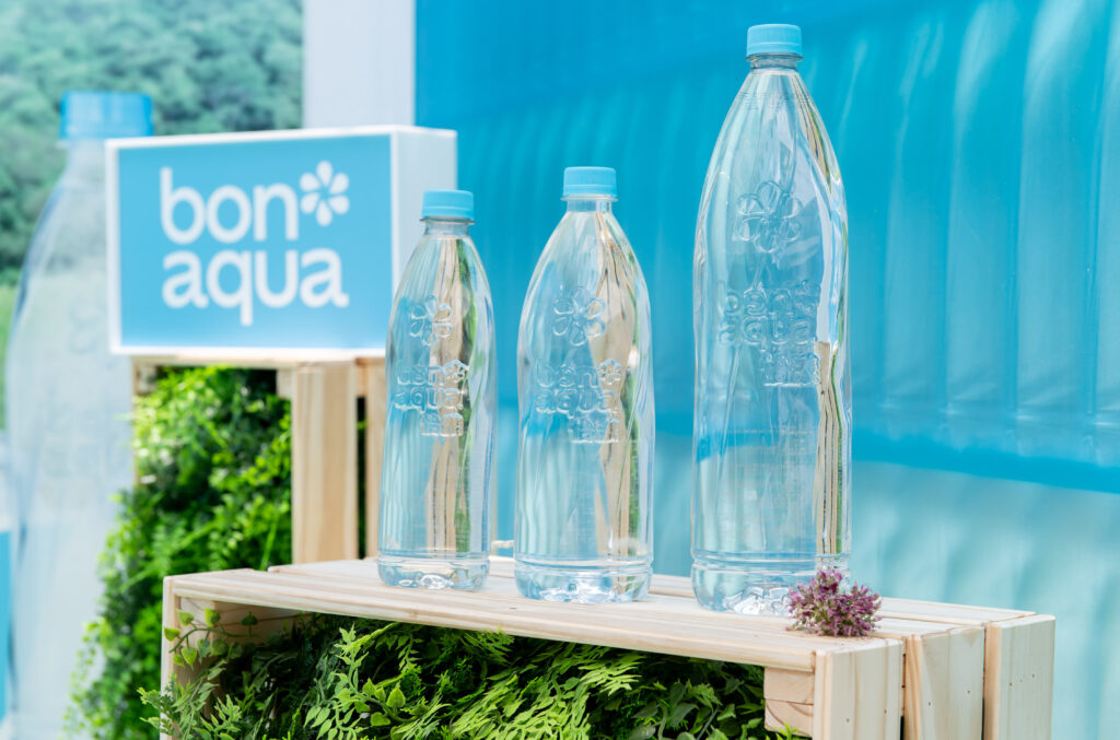 rPET寶特瓶也是綠色材料的一種，透過循環使用，幫助生產降低63%碳排