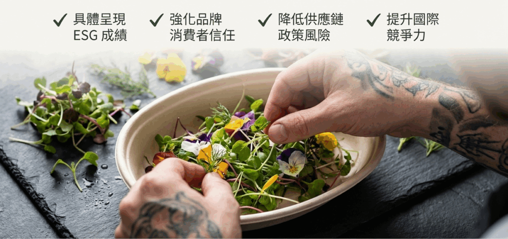 一位男性正在將花草放入植纖盤,這類材質是目前最新的永續包裝之一